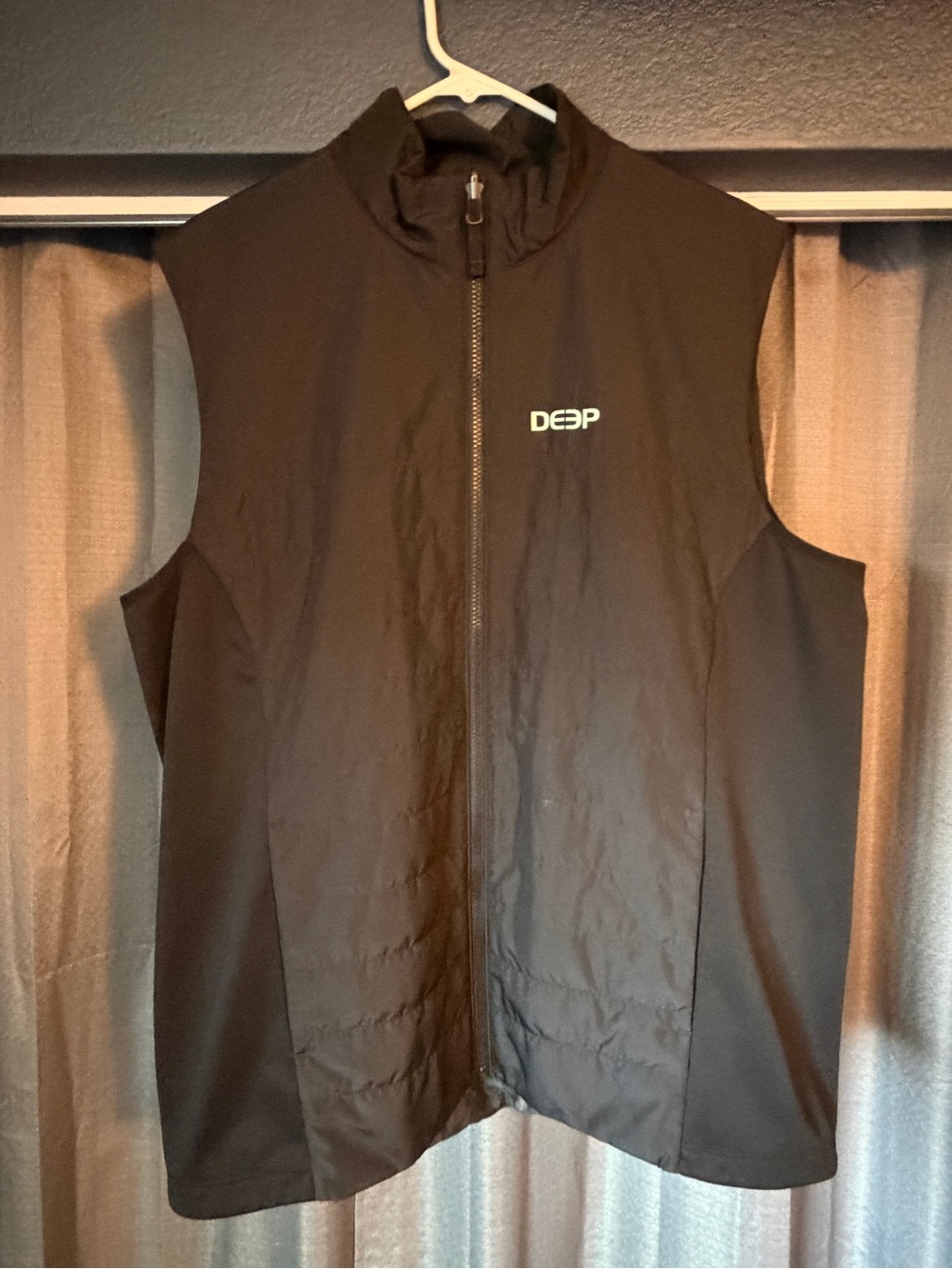 Deep Apparel Men's Black Sleeveless Performance Vest